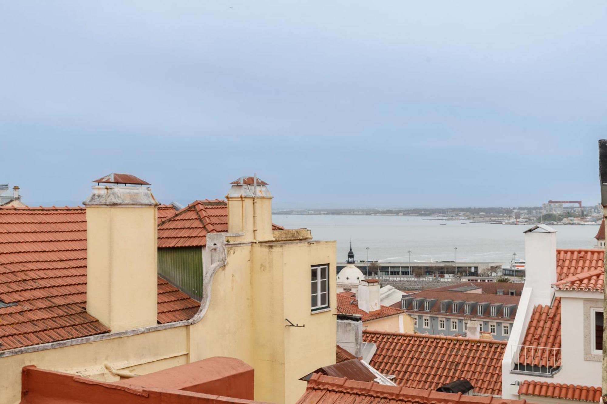 Bica Blue 1br Loft W Riverview N Ac By Lu Holidays Lissabon
