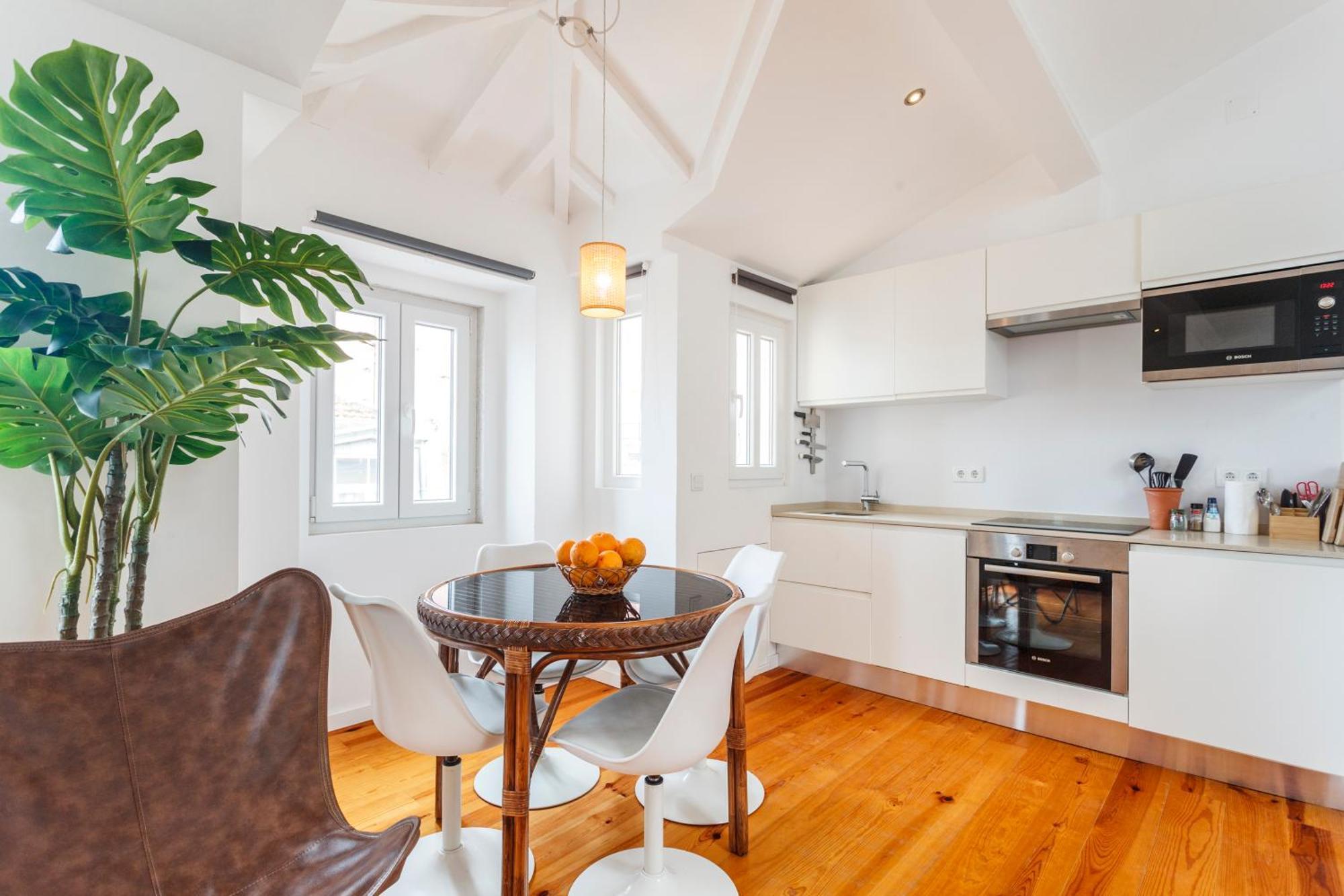 Bica Blue 1br Loft W Riverview N Ac By Lu Holidays Apartment Lissabon